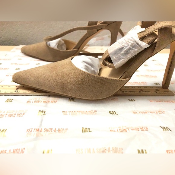 NWT MISS LOLA Nude Heels - Picture 5 of 8
